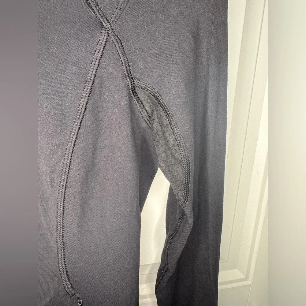 Lululemon Think Fast Half Zip Pullover Black / Parallel Stripe Black White - Picture 3 of 6